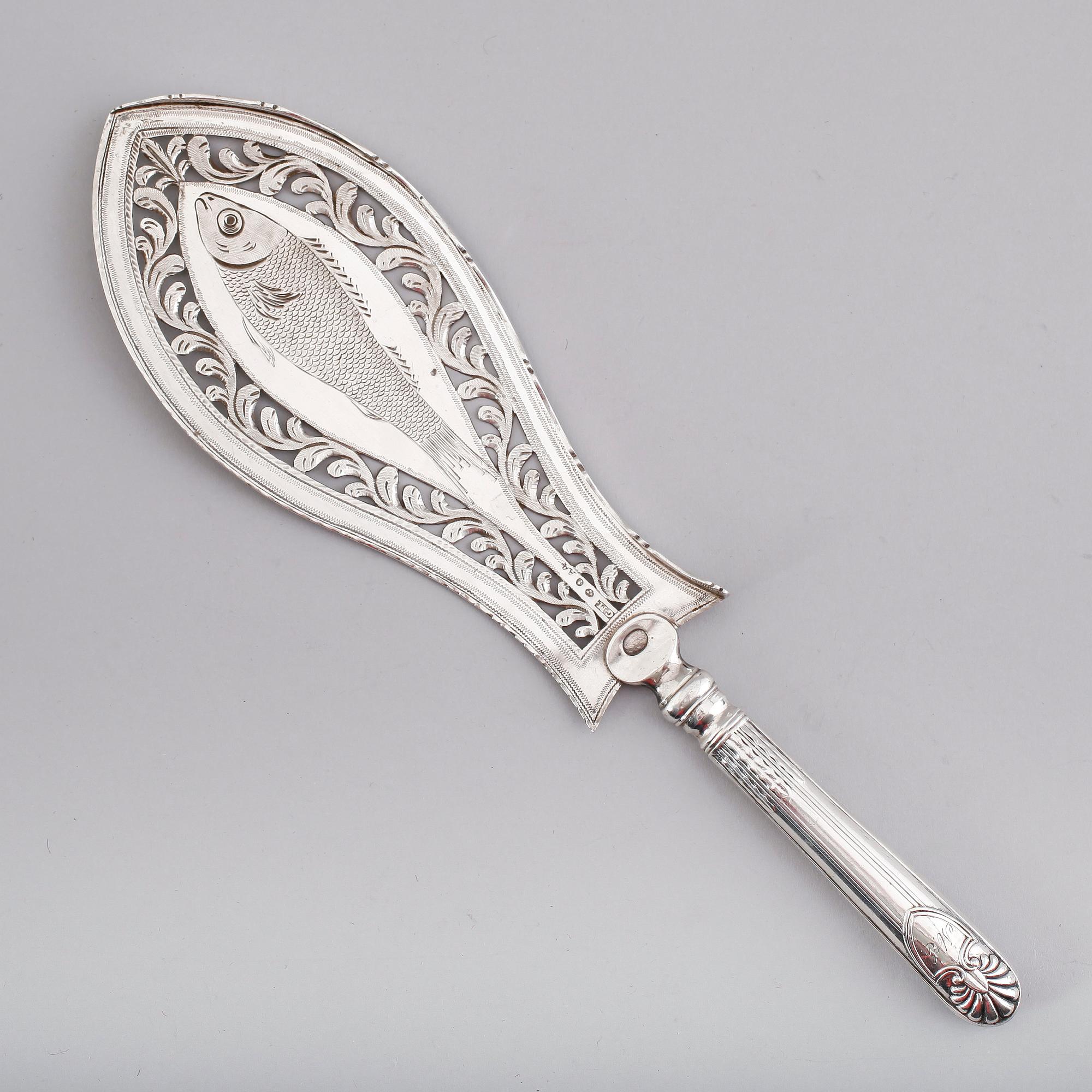 FISKSPADE, silver, Gustaf Möllenborg, Stockholm 1831. Vikt ca 143 gram.