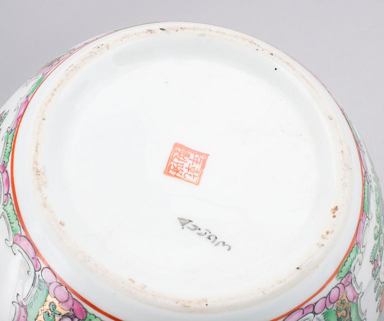 Chinese Jar and Plate, 20th century.