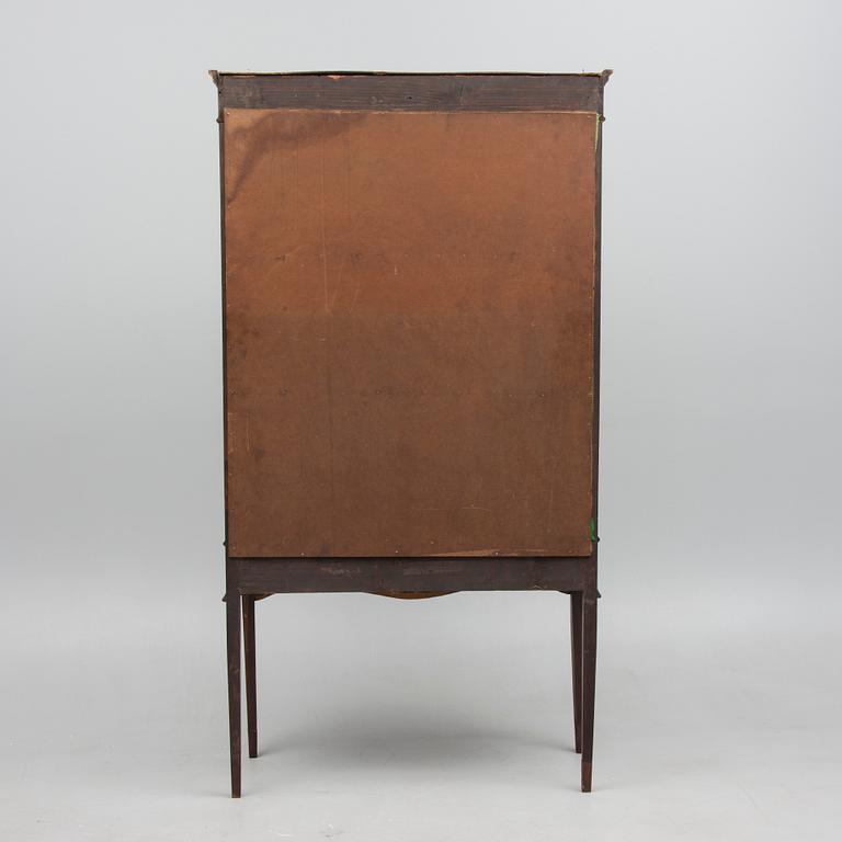 VITRINSKÅP, England, 1900-talets första hälft.