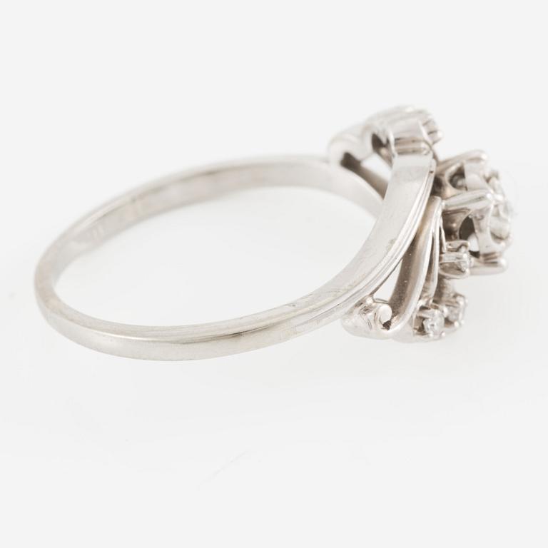 Ring, 18K white gold set with brilliant-cut and octagonal-cut diamonds.