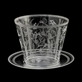 SKÅL PÅ FAT, glas, Edward Hald, Orrefors, 1900-talets första hälft.
