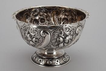 UPPSATSSKÅL, silver, London 1901. Vikt ca 409 g.