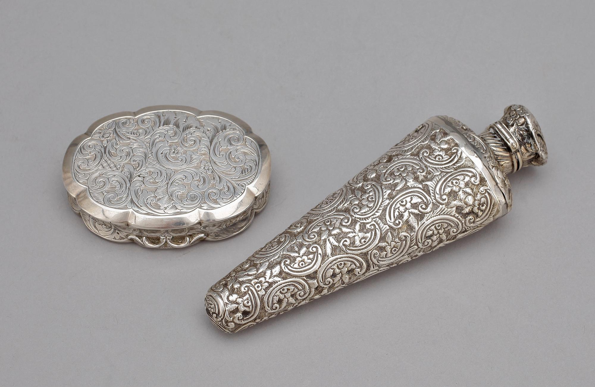 SNUSDOSA SAMT FLAKONG, silver, Birmingham resp London, 1800-tal. Totalvik ca 170 gram.