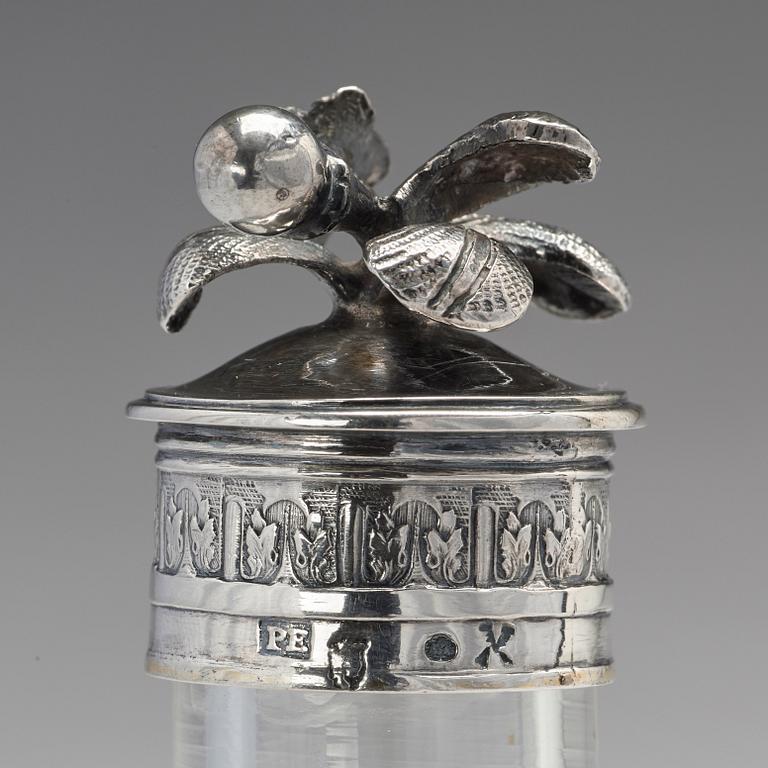 Petter Eneroth, bordssurtout för två flaskor, silver, Stockholm 1780. Gustaviansk.