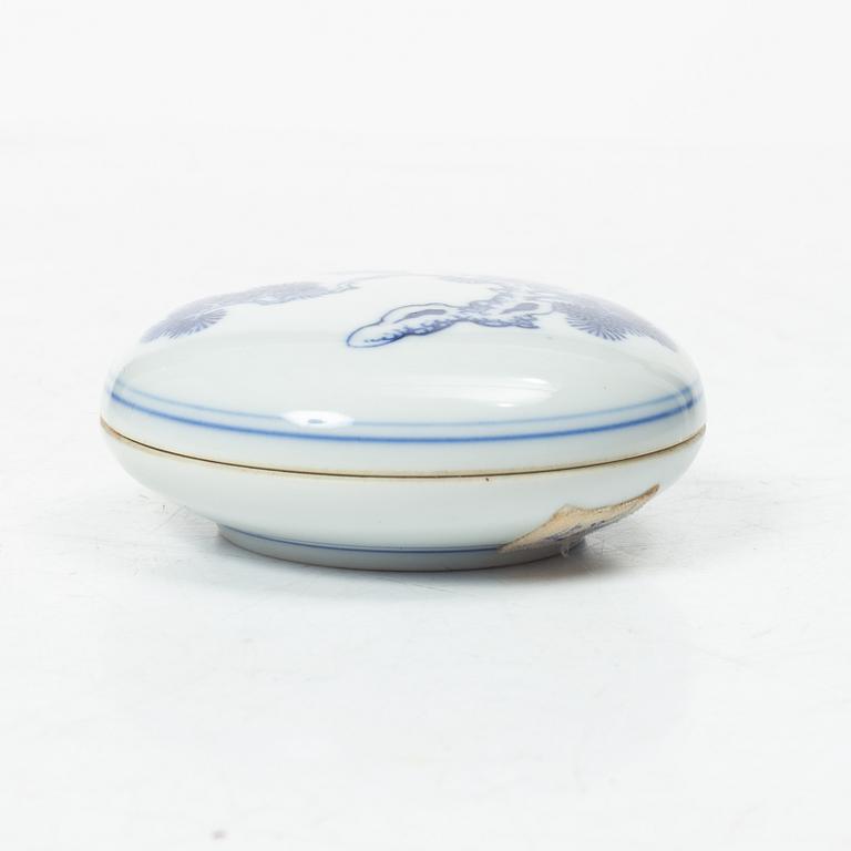 Penselställ med pensel samt ask med sigillvax, Kina, 1900-tal.