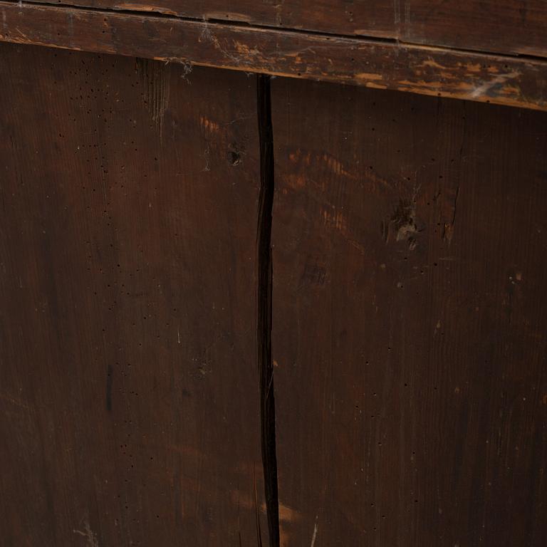 A late Baroque chest of drawers, around 1700.