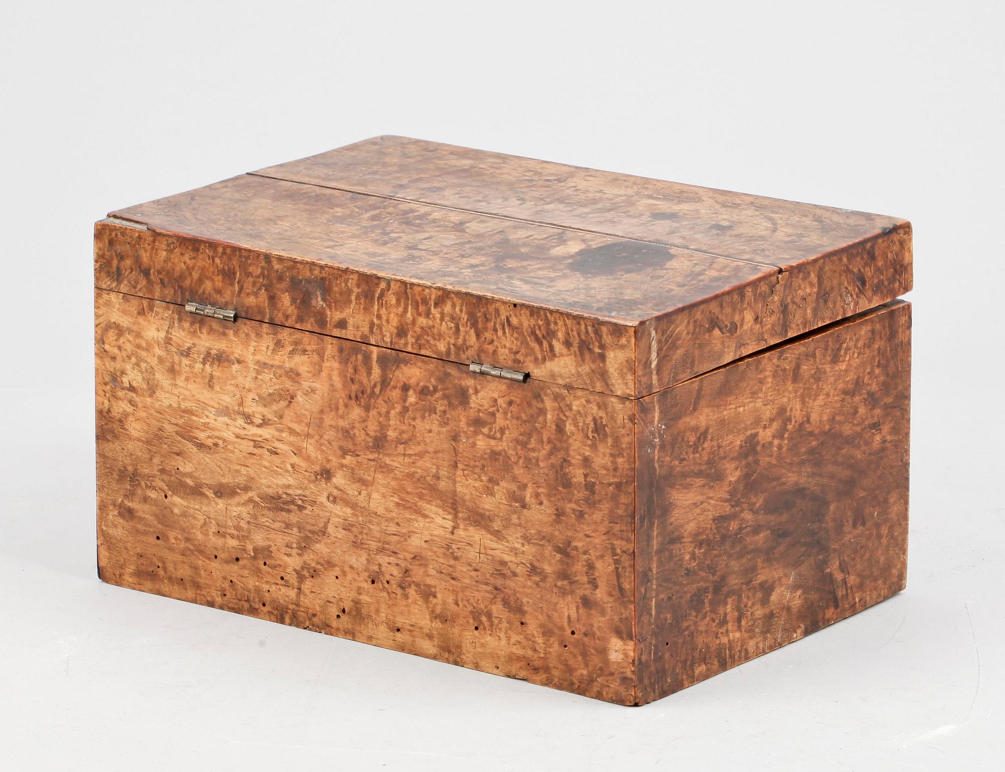 SYSKRIN, senempire, bär datering 1863.