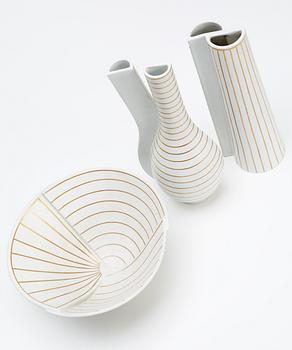 A set of two Wilhelm Kåge vases and a bowl, 'Guldsurrea', Gustavsberg 1950's.