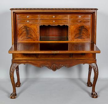 SEKRETÄR, chippendalestil, 1900-talets mitt.