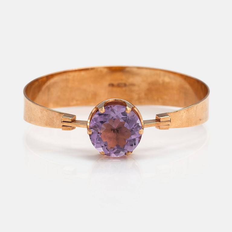 Elis Kauppi, A 14K gold and amethyst bracelet. Kupittaan kulta, Turku 1977.