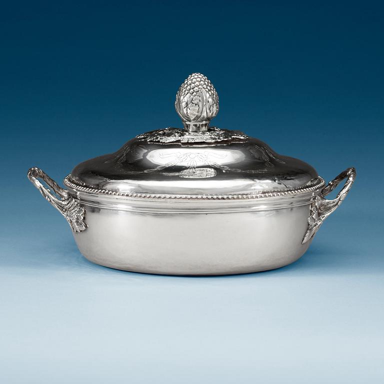 A French 18th century silver serving-dish, makers mark of Francois Corbie (Paris 1783).