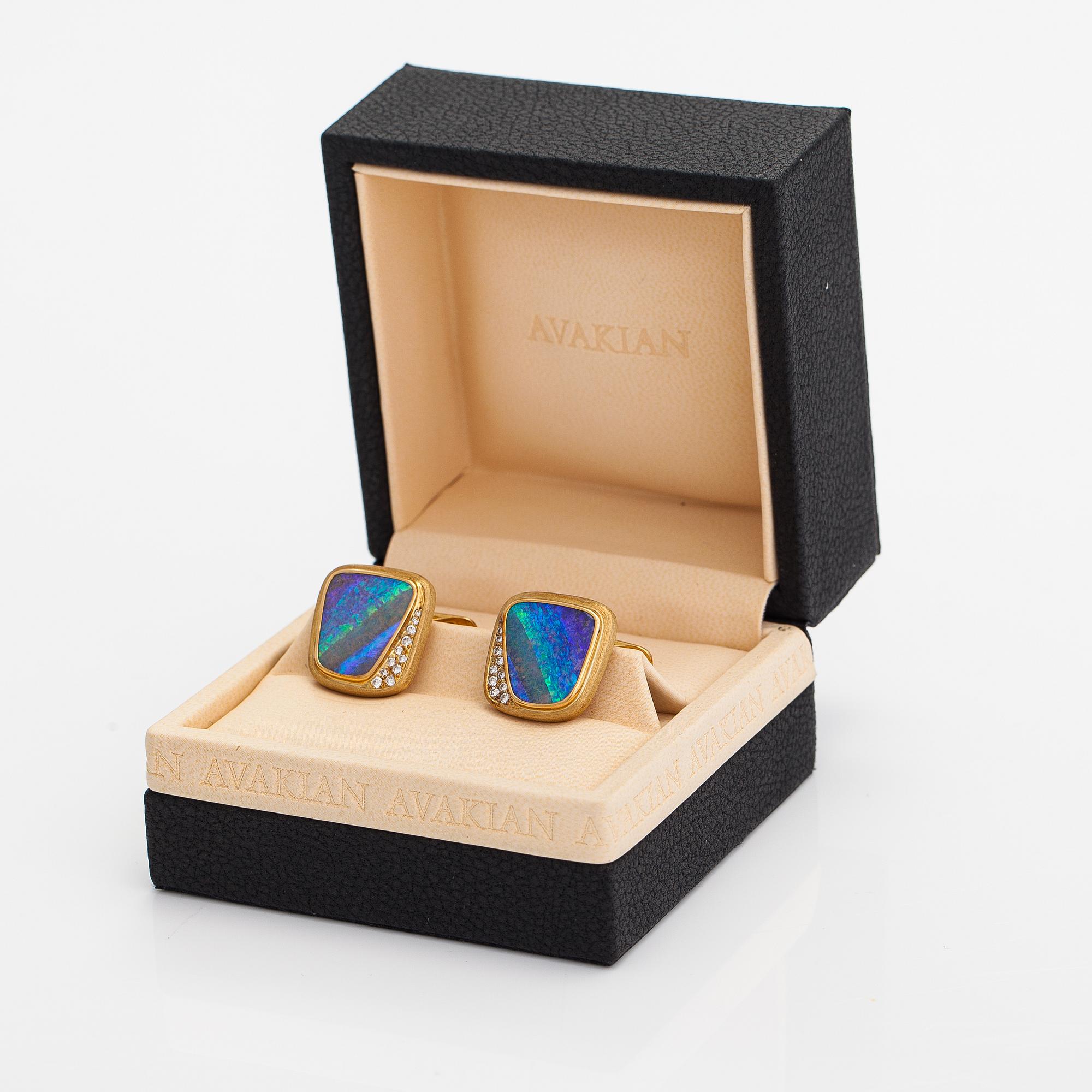 Avakian, manschettknappar, 18K guld, opaler och diamanter ca 0.26 ct tot.