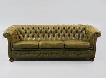 SOFFA, chesterfieldmodell, 1900-talets andra hälft. -.