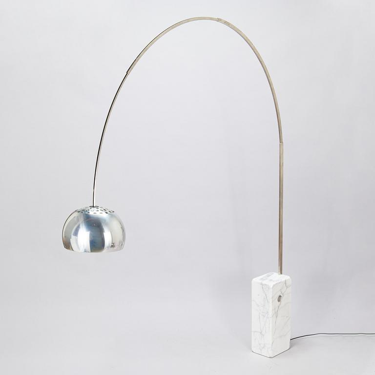 Achille & Pier Castiglioni, golvlampa, "Arco" för Flos, Italien 1900-talets slut.