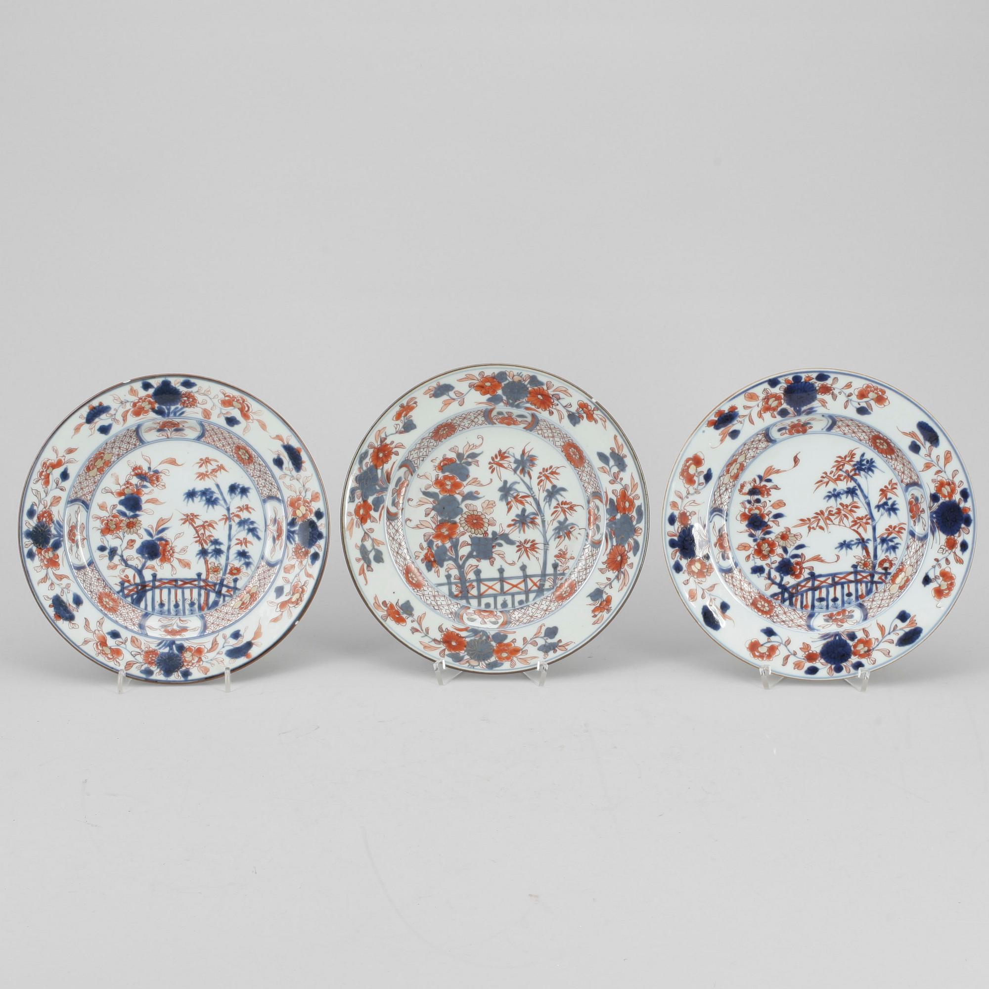 TALLRIKAR, 2+1, porslin, imari, Kina, 1700-tal.