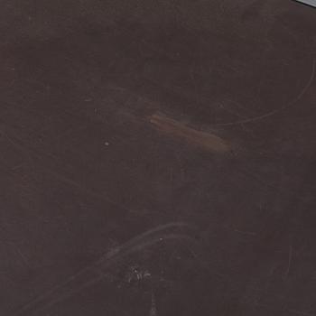 Jonas Bohlin, a dining table.