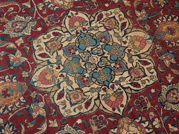 A CARPET, A semi-antique Esfahan part silk, ca 350,5 x 233,5 cm.