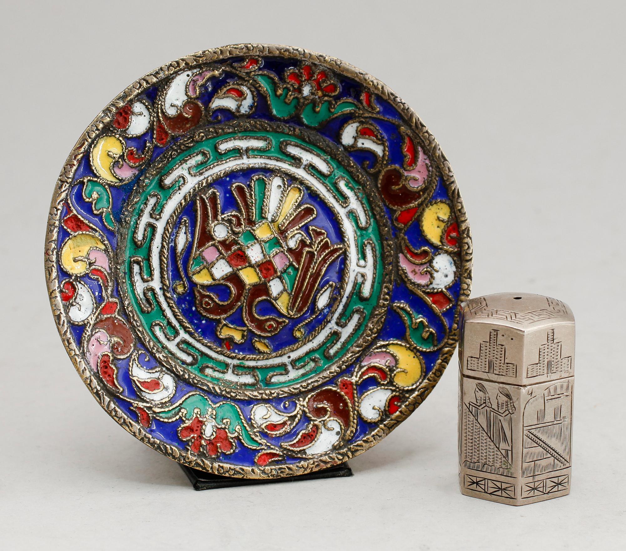 SALTKAR, silver, Ryssland samt EMALJFAT, 1900-talets första hälft.