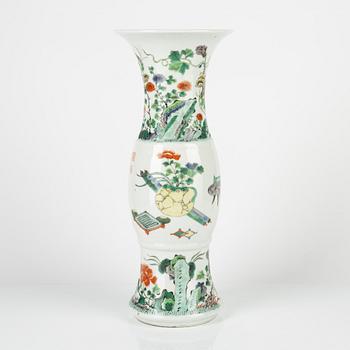 A Chinese famille verte beakervase, Kangxi style, 20th century.