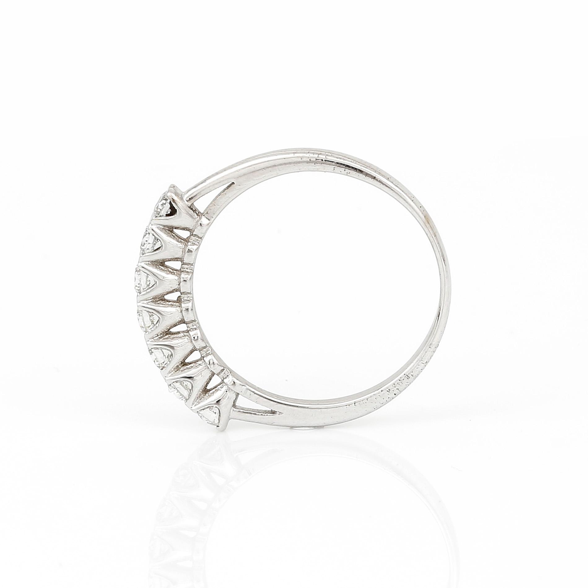 RING, 18K guld med briljantslipade diamanter, tot ca 0,50 ct. Total vikt ca 2,84 g.