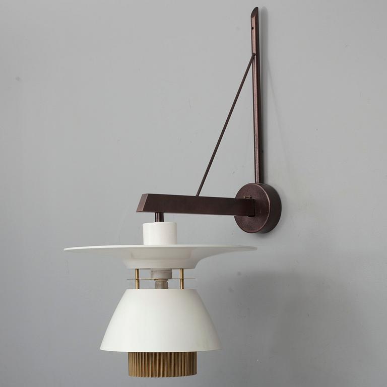 VÄGGLAMPA, skärmen av Lisa Johansson-Pape. Skärmens höjd 33 cm.