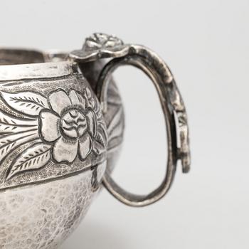 a silver bowl by Plateria Mendoza, Mexico City in the 1930's. Weight ca 900 g.