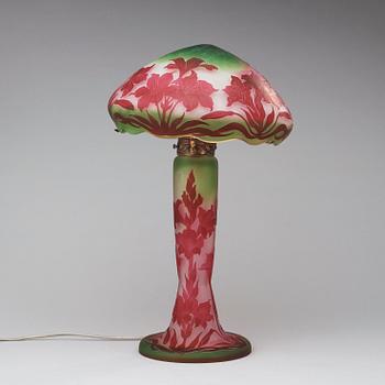 A Karl Lindeberg/ Alf Wallander Art Nouveau cameo glass table lamp, Kosta ca 1908-1914.