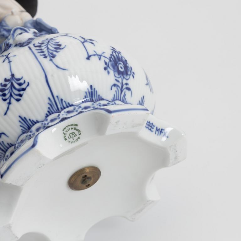 Royal Copenhagen, kandelaber, porslin, "Musselmalet Helblonde", modell 1006, Danmark, 1969-73.