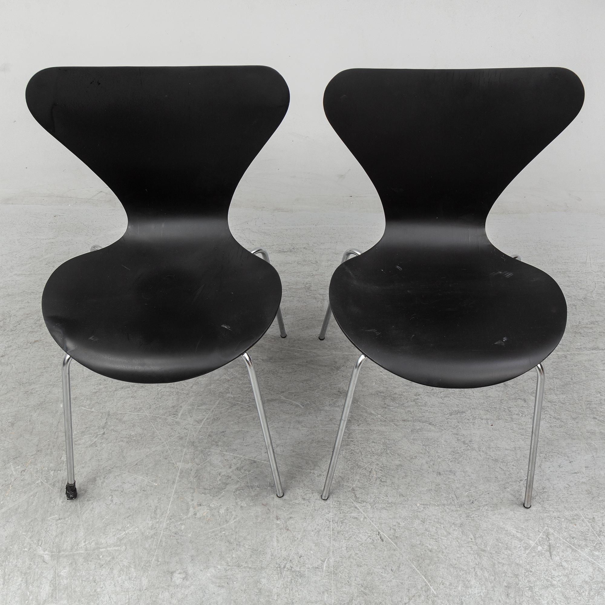 ARNE JACOBSEN, six 'Series 7' chairs from Fritz Hansen, Denmark.