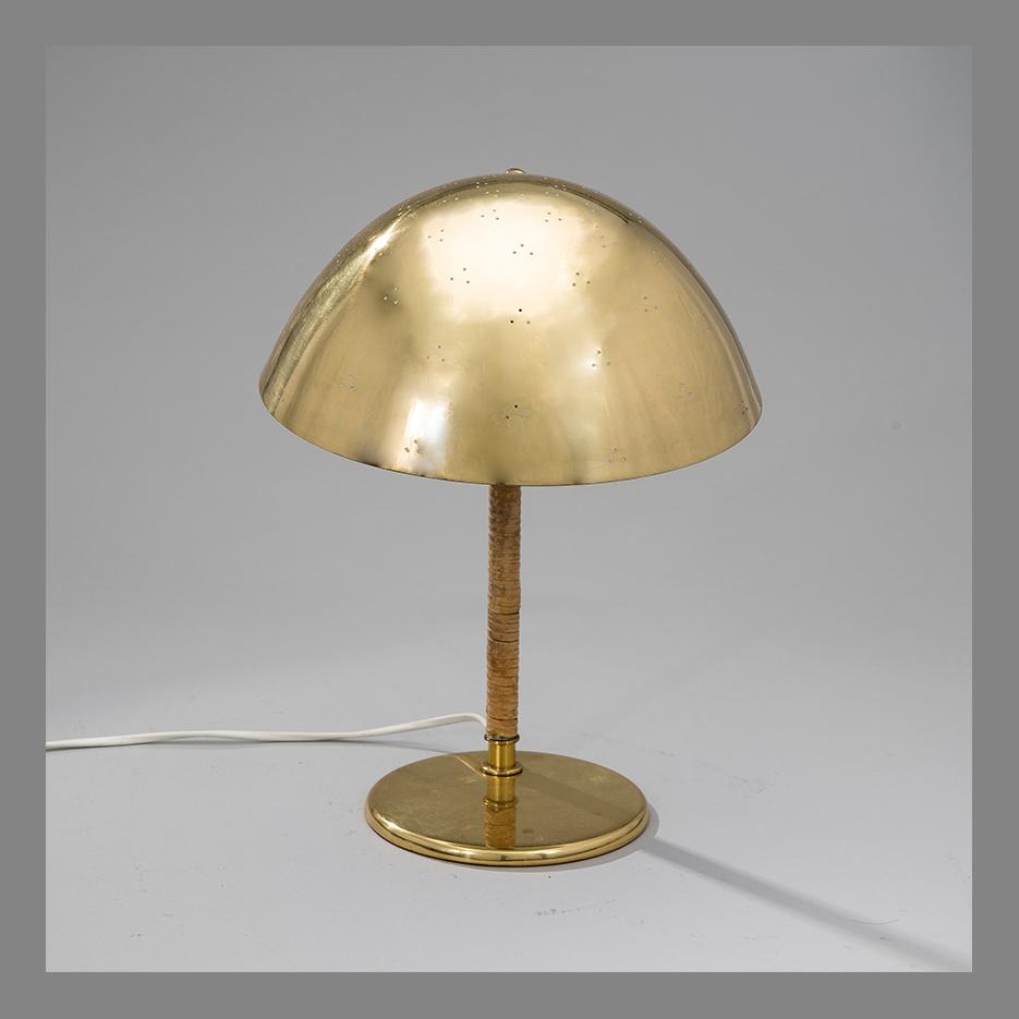 PAAVO TYNELL, BORDSLAMPA. Tillverkad av Taito Oy, 1940-tal.
