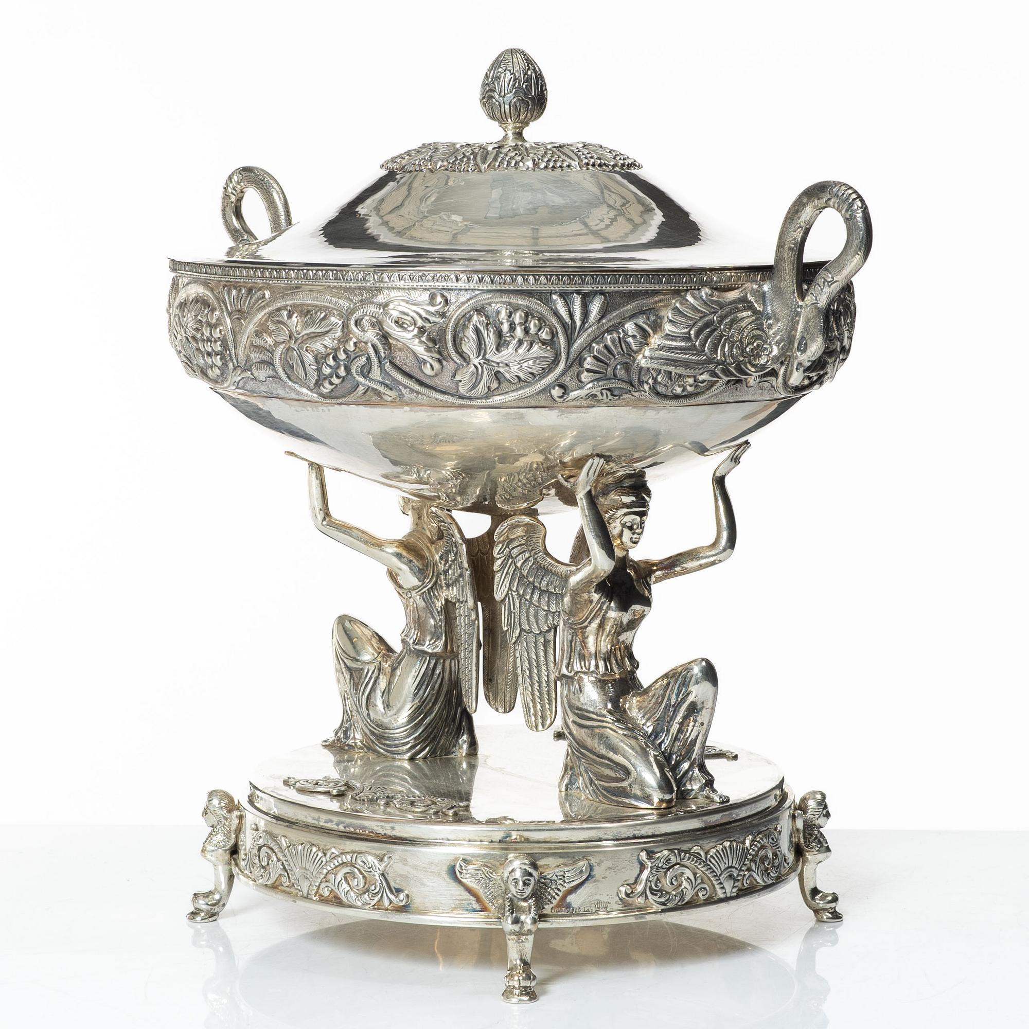 Large covered centerpiece bowl, silver, Empire style, 20th Century.