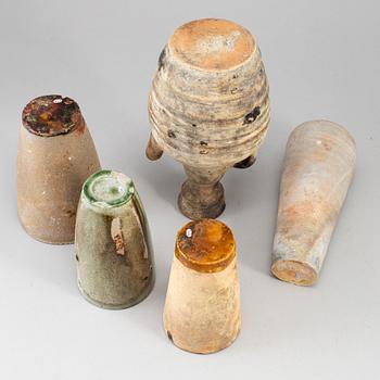 A group of five Southeast asian ceramics, 20th century.