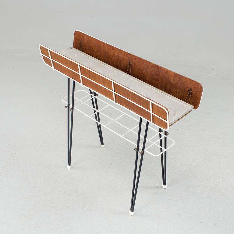 A mid 20th century jardiniere..