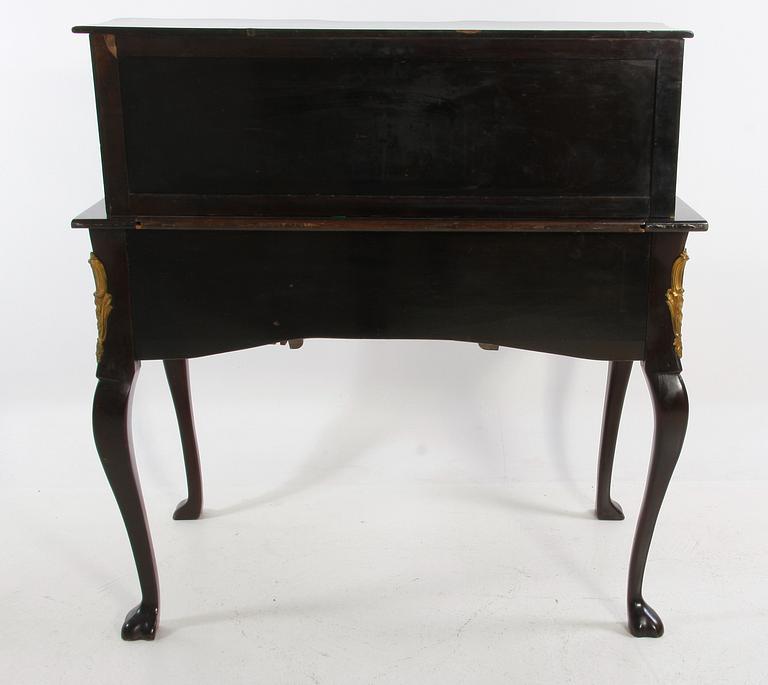 SKRIVBORD med UPPSATS. Rokokostil.