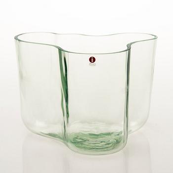 ALVAR AALTO, VAS, glas, "Savoy", numrerad 1574/2002, märkt Alvar Aalto Iittala. Tillverkad år 2002.