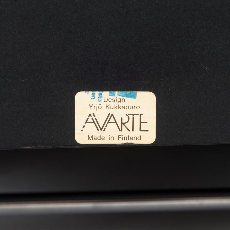 Yrjö Kukkapuro, nojatuoli "Experiment", Avarte 1980-luku.