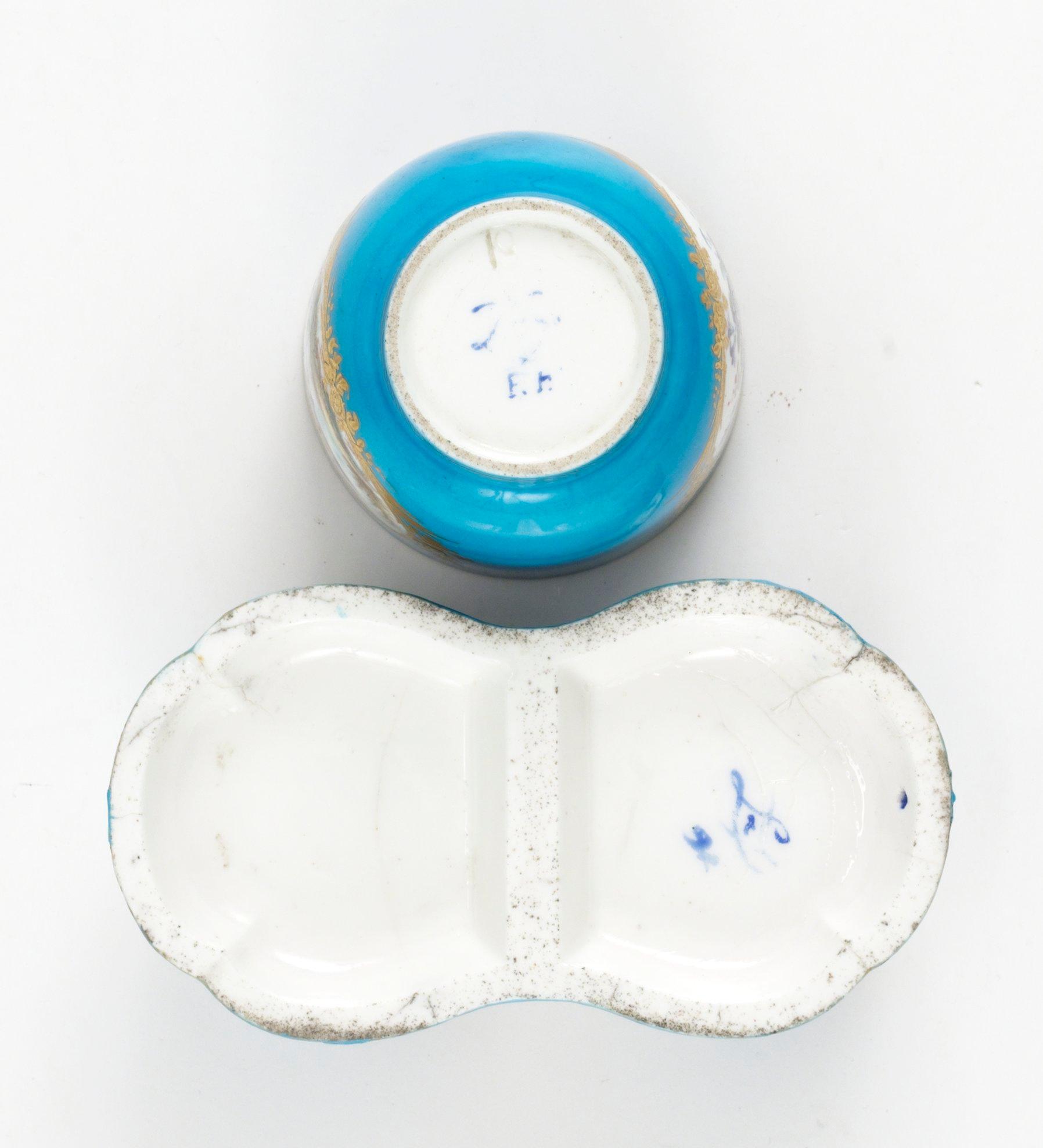 KRYDDKAR samt KOPP, porslin. Frankrike, Sevres, 1700-tal.