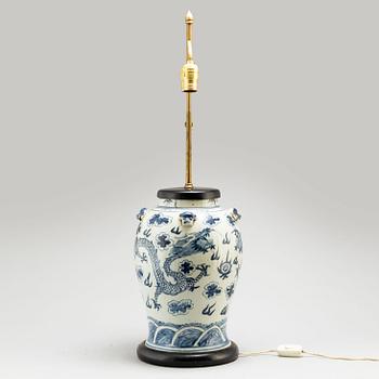 A large blue and white vase/table lamp, Qing dynasty, late 19th/ early 20th century.