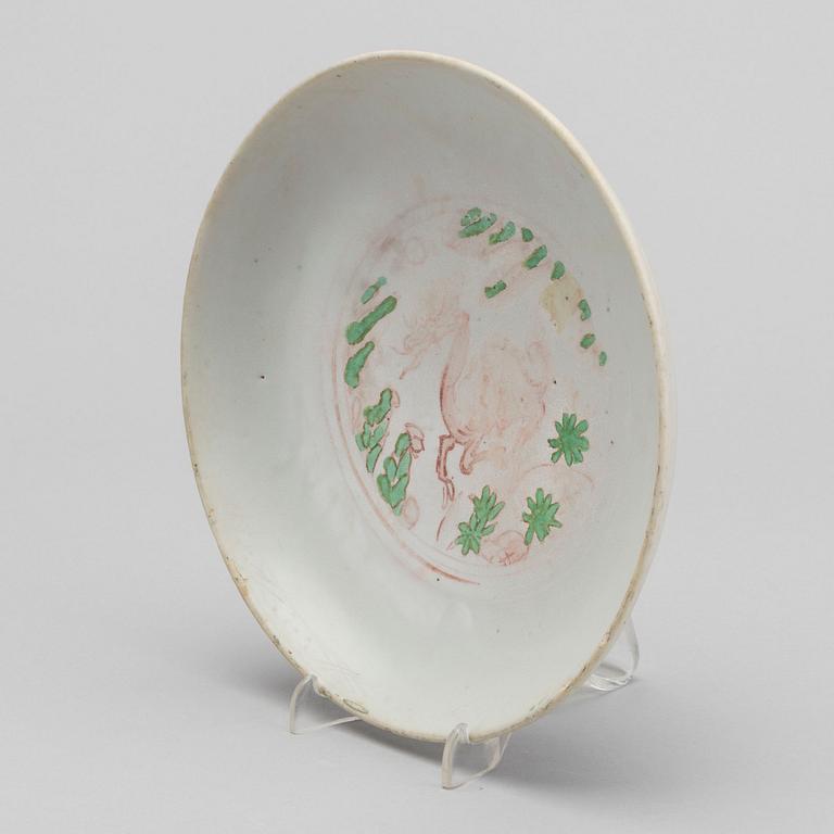 A Chinese 18th century porcelain plate, diameter 19 cm.