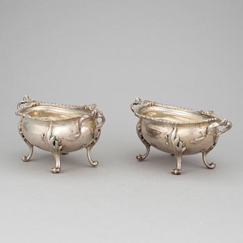 A PAIR OF BOWLS, silver, Fras Nicks, Butty & Dumee, London 1769. Tot ca 1039 grams.