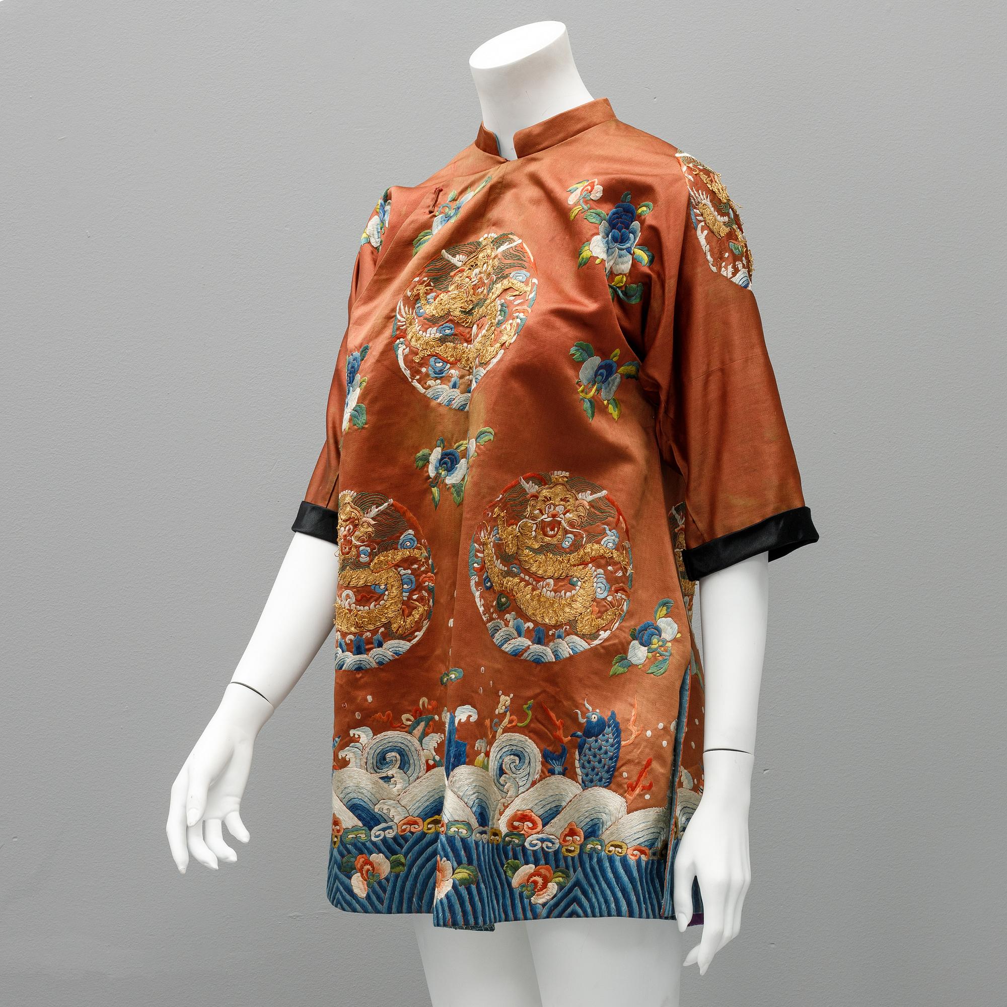 An embroidered silk robe, Qing dynasty, 19th Century.