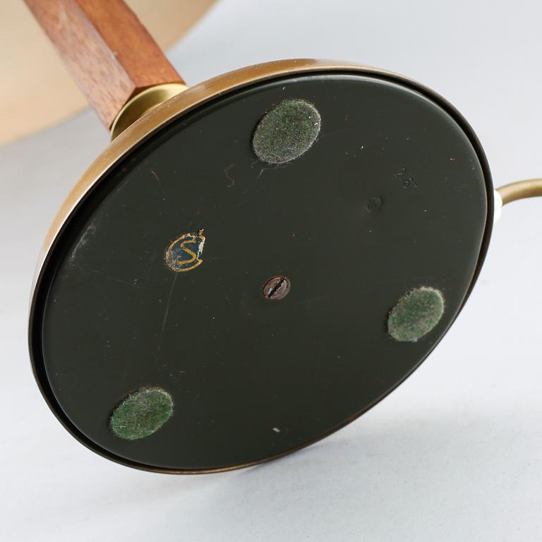 BORDSLAMPA, metall och teak, 1900-talets första hälft.