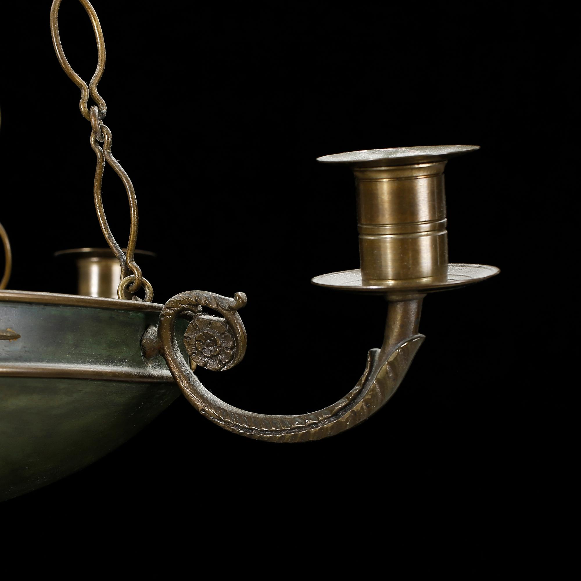 TAKAMPEL, Karl Johan-stil, 1900-talets första hälft. Höjd 48 cm.