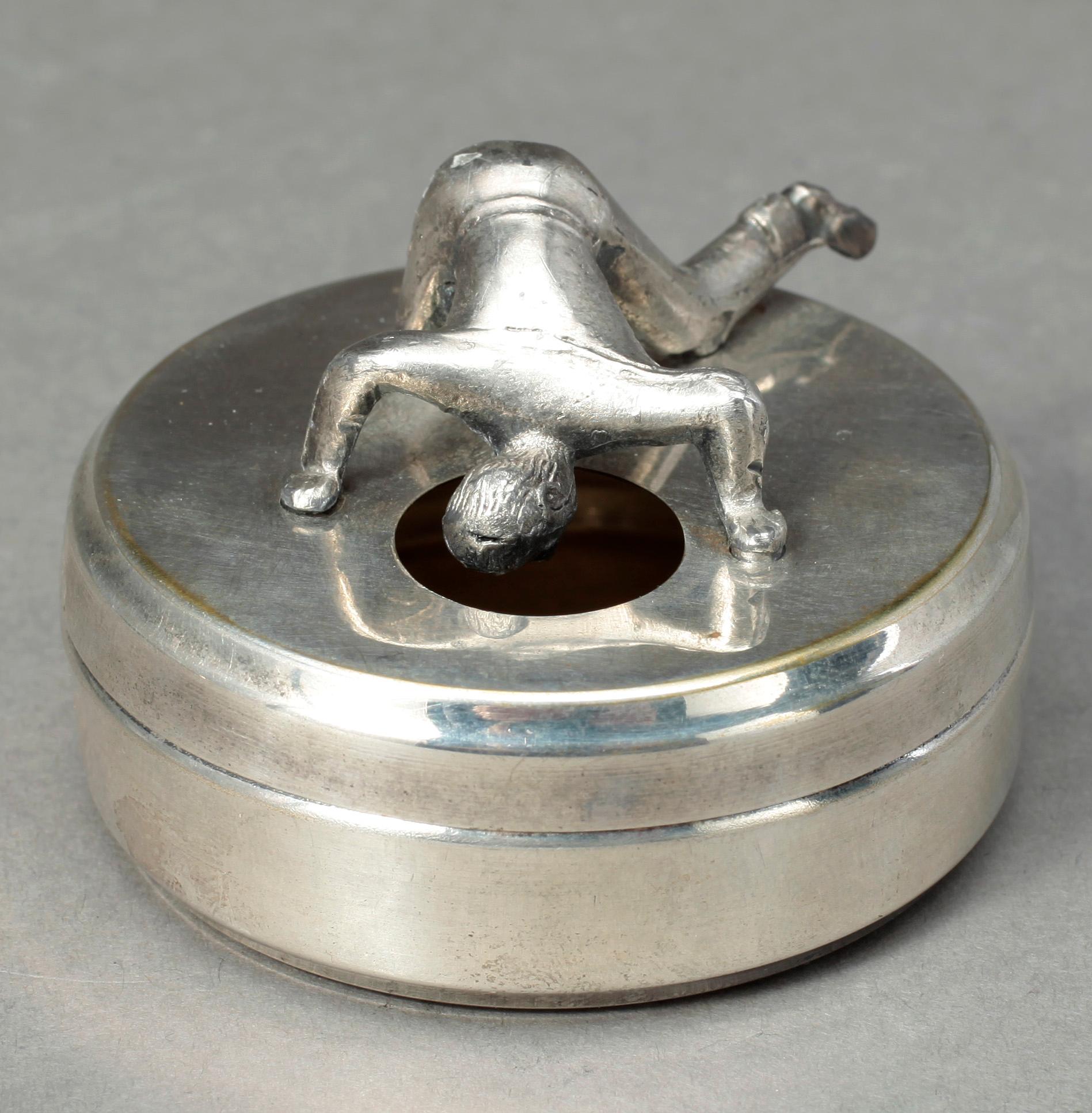 MANSCHETTKNAPPSASK, förnicklad, "Originell", Widerholm & Dahlberg, Eskilstuna, 1930/40-tal.