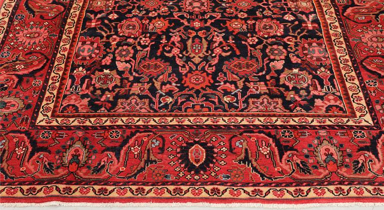 A semi-antique carpet, Nanadj, approx. 309 x 214 cm.