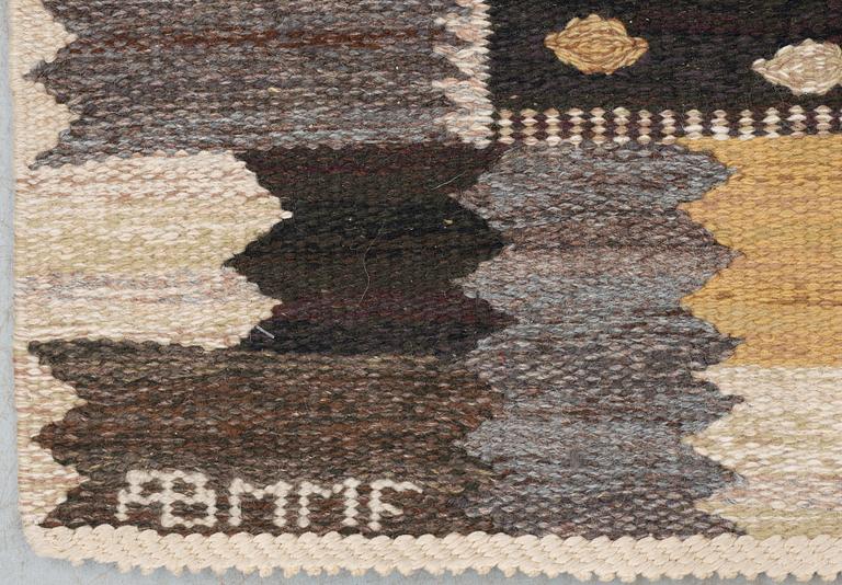 MATTA. "Nejlikan gråsvart". Gobelängteknik. 272,5 x 219,5 cm. Signerad AB MMF BN.