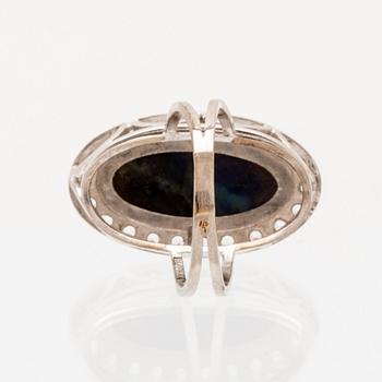Elon Arenhill, Ring/Cocktail ring 18K white gold with cabochon-cut labradorite and antique-cut stones, Malmö 1975.