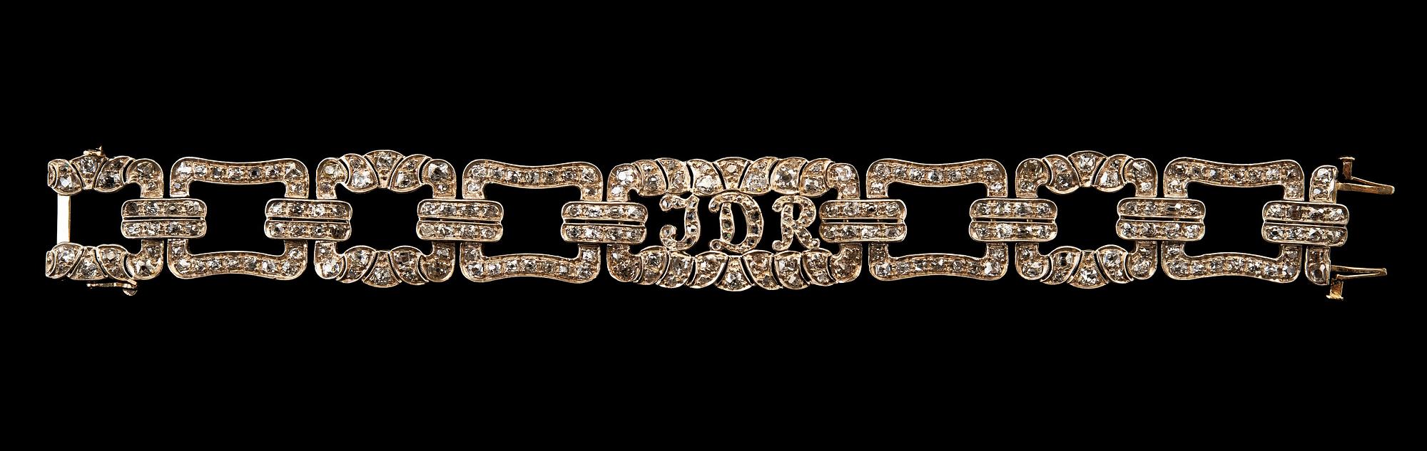 ARMBAND, 259 antik- och rosenslipade diamanter ca 7 ct. 18K guld, silver. Längd 18,5 cm, vikt 38,8 g.