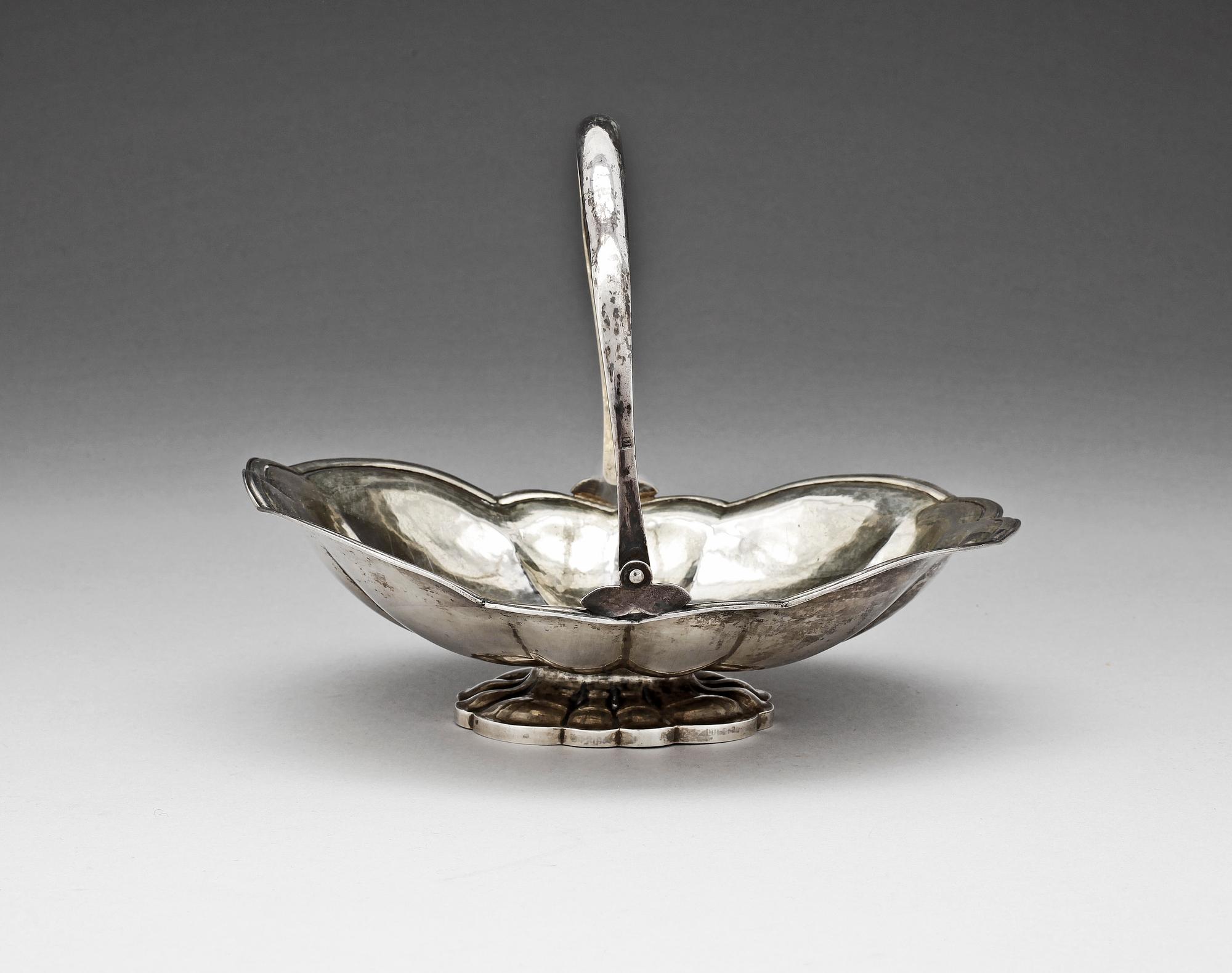 KONFEKTSKÅL, silver, Moskva, Ryssland, 1857?. Ca 285 g.