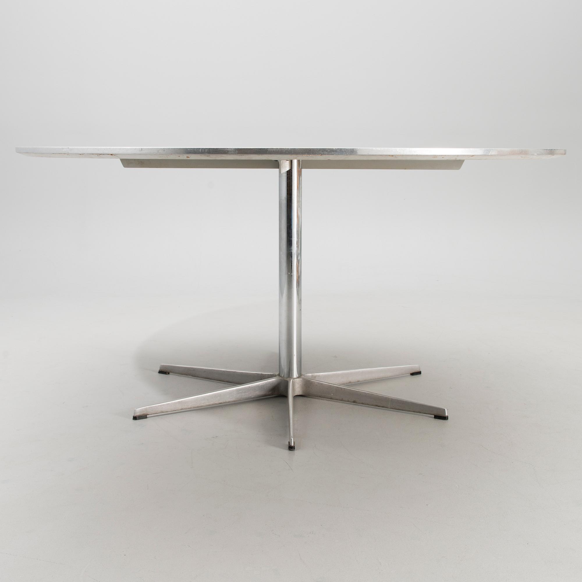 dinner table A826 for Fritz Hansen, 1983.